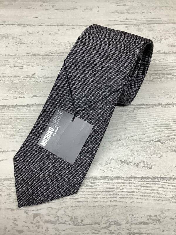 新品ミチコロンドン日本製ネクタイ　 珍しい中グレー無地柄　シルク100%お買い得サービス