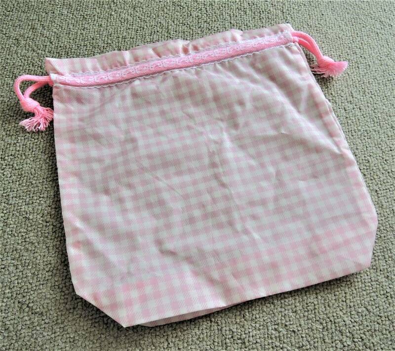 チェック柄巾着袋　白×ピンク　ナイロン素材　バックインバック　手作りハンドメイド　未使用　最終在庫品！！