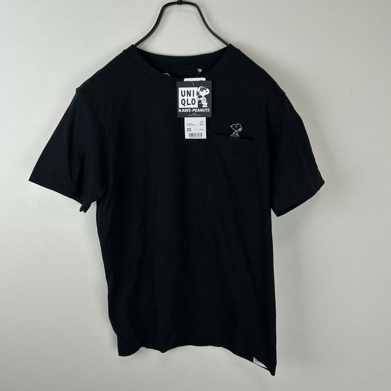 ユニクロ UNIQLO カウズ kaws スヌーピー　Tシャツ　黒　ブラック　XS 半袖Tシャツ クルーネック