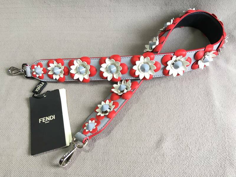 新品 本物 FENDI フェンディ お花 フラワー モチーフ ストラップ ユー STRAP YOU バッグ ショルダー グレー レッド 赤