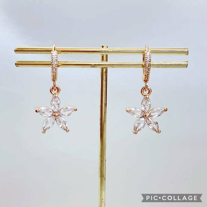 ☆キュービックジルコニアのフラワーピアス ゴールド☆ 金 耳飾り イヤリング ハンドメイド アクセサリー パーティー 結婚式 二次会