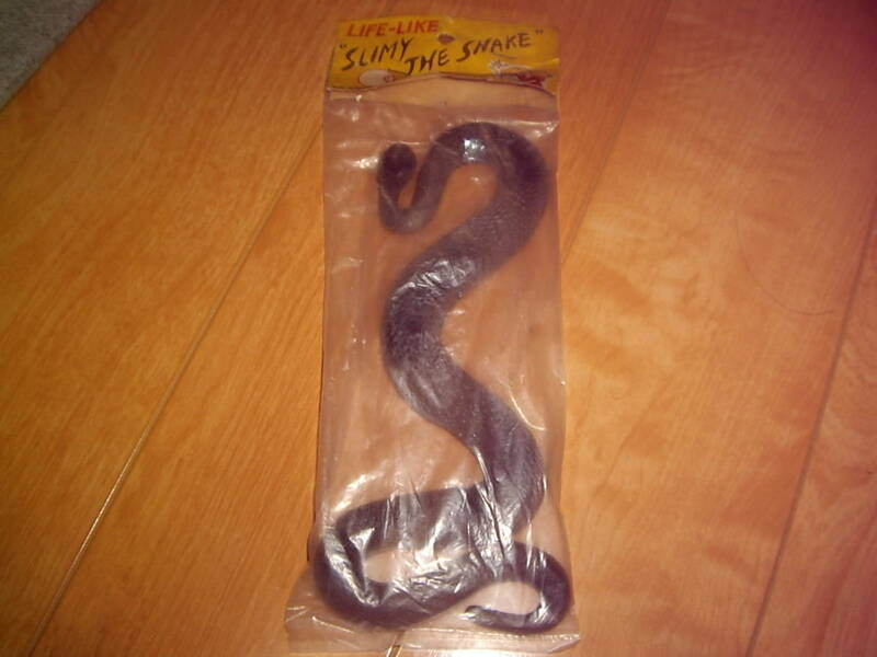 駄菓子屋玩具　LIFE-LIKE "SLIMY THE SNAKE”　ゴム蛇！