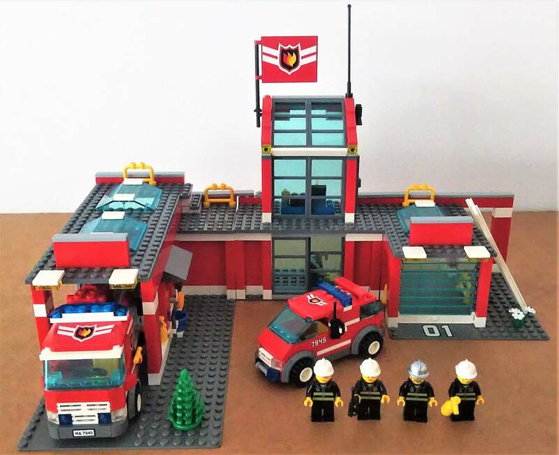 レゴ LEGO 7945 消防署 + 消防隊員 ミニフィグ 大量セット シティ 街シリーズ タウン 消防自動車 救急車輛 消防士 