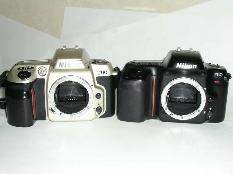 4883●● Nikon F-60 シルバー + F-50 ブラック、ボディｘ2台で ●6585