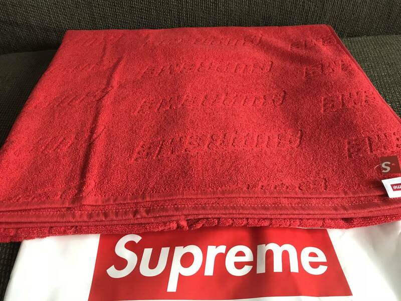 新品 未使用 国内正規品 ◆ Supreme/Embossed Beach Towel Red/赤◆ 18ss Week 20 Supreme 代官山店舗購入商品