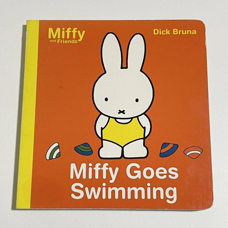 英語 絵本 Miffy Goes Swimming Dick Bruna ディック・ブルーナ (洋書/読み聞かせ/多読/ミッフィ/うさこちゃん/ボードブック)