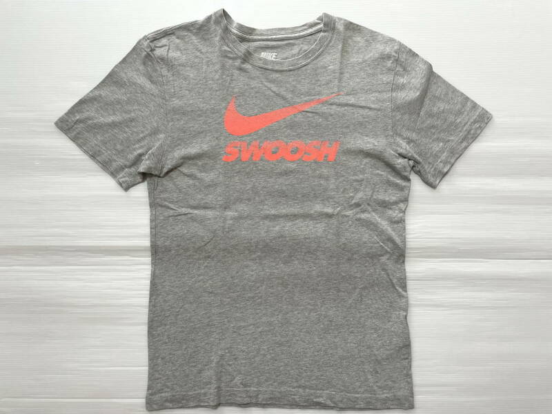 ナイキ NIKE 大きいサイズ XL スウォッシュ ビッグロゴ Tシャツ　　シモフリボディ 石瀬5338