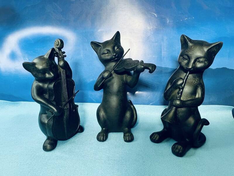 可愛い猫の置物 【三重奏】 楽器を奏でる子猫 樹脂製 インテリア 小物 人気 ねこ ペット チェロ バイオリン クラリネット