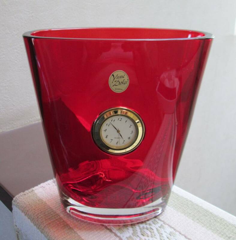 アデリア　YUME　DOKEI　時計付花瓶　赤内被せガラス　口１６ｘ８．５ｃｍｘ高さ１７．８ｃｍ