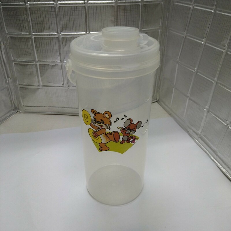 昭和レトロ　プラ　水筒　630ml 当時物　タヌキネズミ柄　ラスト　麦茶入れ　映画　古道具　レトロポップ　インテリア　雑貨　古民家　