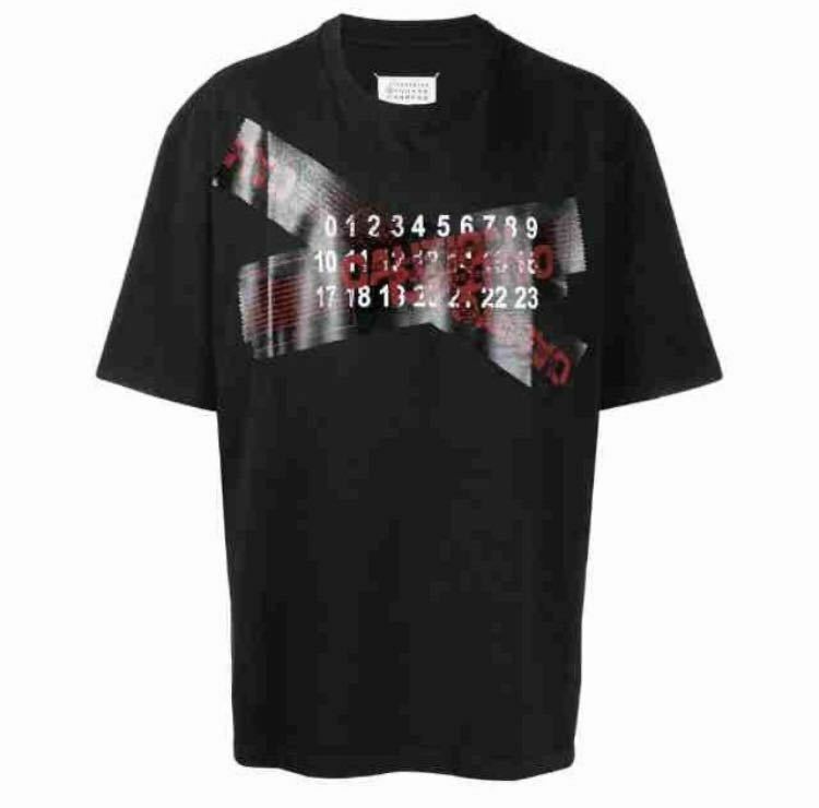 国内正規 新品 19AW Maison Margiela 10 メゾン マルジェラ カレンダータグ ロゴ プリントCaution Tシャツ 黒 50 定価 ¥52,920 S50GC0568