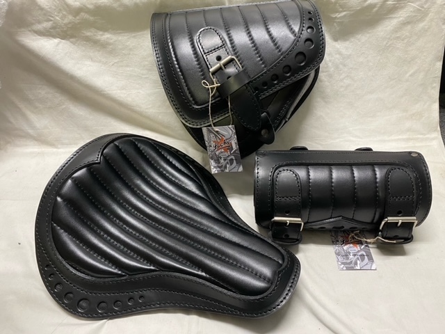 Lucky Custom Leather製 本革サドルバッグ サドルシート ツールバッグ 最高級イタリアンレザー 黒×黒 ミルウォーキーエイト ハーレー エボ
