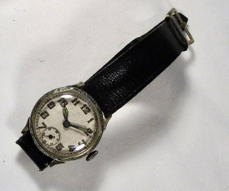 ☆ アンティーク　シリンダー脱進機　紳士用腕時計　スイス　１９30年年頃