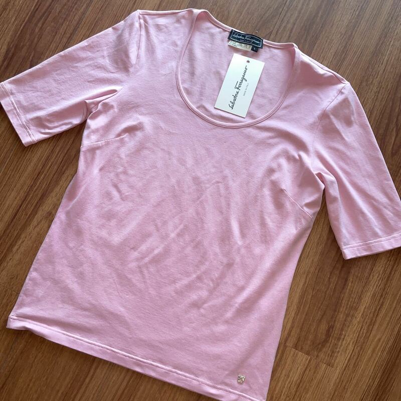 即決！未使用■サルヴァトーレ　フェラガモ 半袖　Tシャツ　Lサイズ　ピンク　■レディース　女性　定価３万円