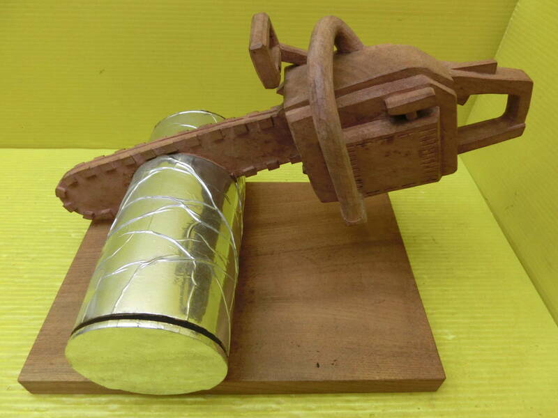 送料無料【エンジンチェーンソー型 木製オブジェ】工具 置物 インテリア 飾り物◆約37×20cm