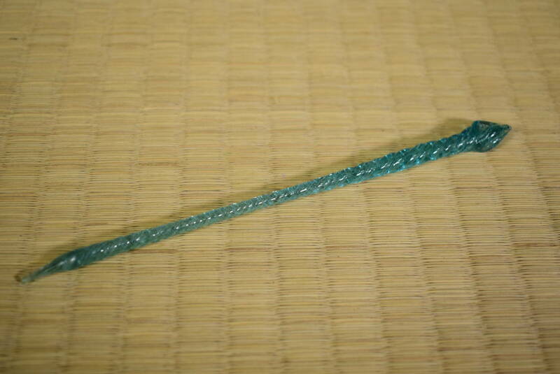 【和】(6551)　時代古作　ぎやまん藍硝子かんざし　装飾具