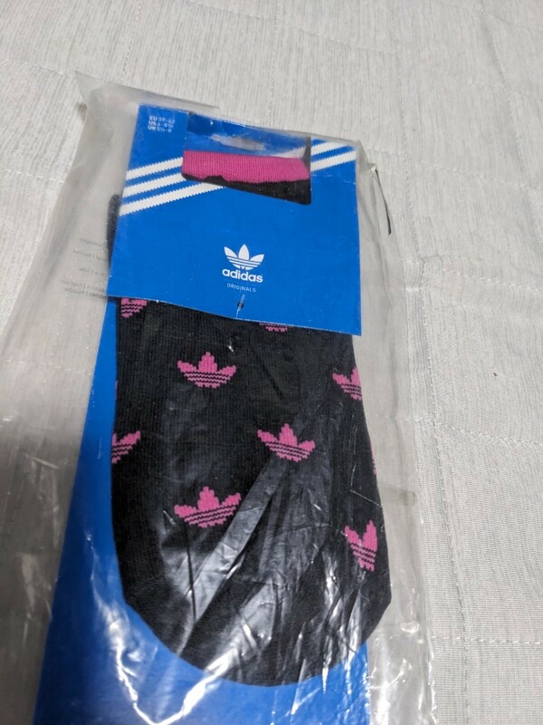 新品未使用 adidas アディダス ソックス 靴下 ブラック ピンク トレフォイル 総柄 24-26cm 