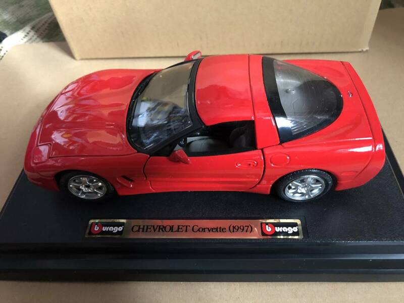 Burago 1997 Red Corvette Convertible 1/24 シボレーコルベット模型 フィギュア