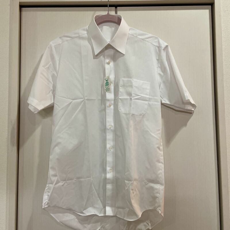 送料無料　新品未使用　半袖ドレスシャツ ワイシャツ　カッターシャツ 白無地　サイズM 首周り39 形態安定　送料込み