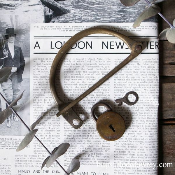 【キットバッグに詰めて鍵をかけよう】イギリス アンティーク 英国軍 Dリング パドロック 南京錠 第一次大戦 Antique D-Ring & Padlock WW1