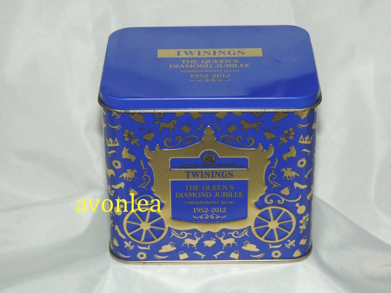 空き缶 TWININGS トワイニング エリザベス女王 即位60周年記念 ダイヤモンドジュビリー 紅茶缶 ロイヤルブルー (UK/英国紅茶/デザイン缶