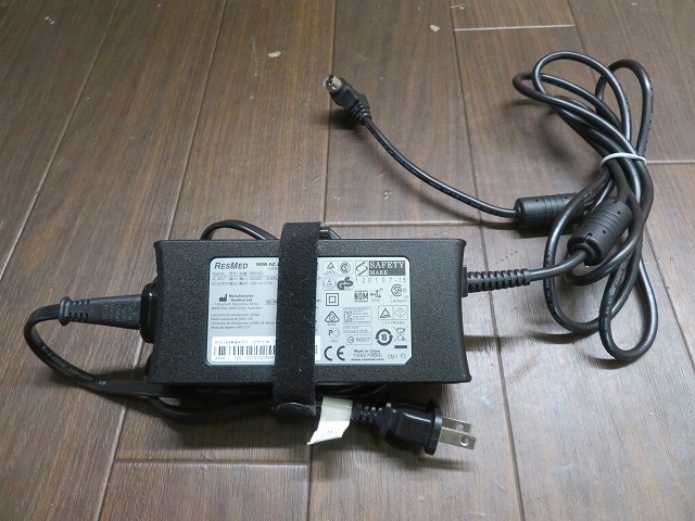 W☆SAFETY MARK RESME　充電器 90W ACアダプター 369102　電源コード 現状品