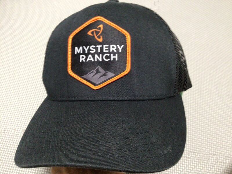 ミステリーランチ MYSTERY RANCH ブラック メッシュキャップ 帽子 スナップバック ヘキサゴン トラッカー THE CLASSIC ザ クラッシック 黒
