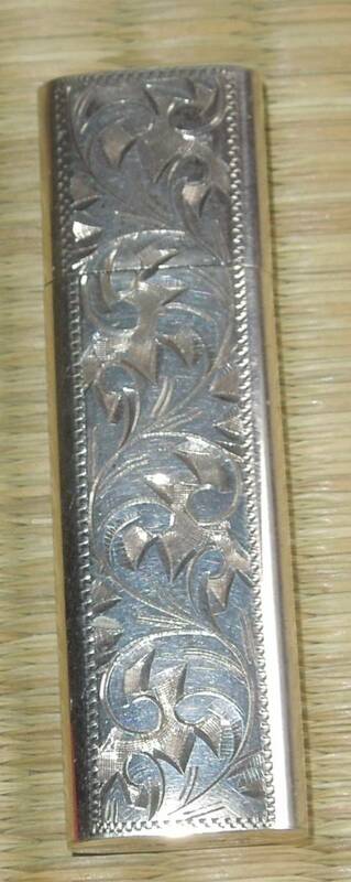 純銀・銀製　　silver950刻印　　仁丹入　唐草　　 約１８g 　全長：約6.5cm