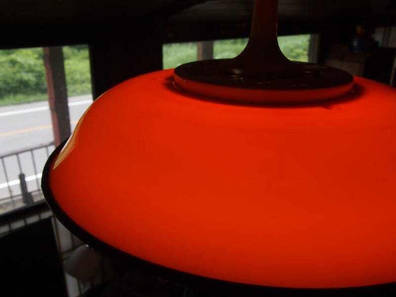 【天】　昭和の懐かしい　傘が大き目の吊り下げ照明　オレンジ　レトロポップ　蛍光灯 　