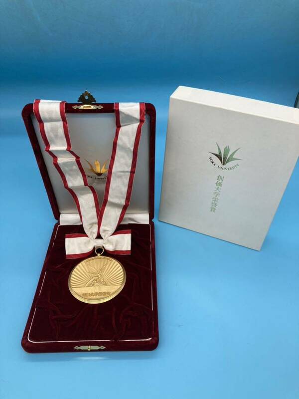 【A7770O131】創価大学栄誉賞 メダル honorary award SOKA UNIVERSITY 創価学会 ケース付き コレクション　記念　直径7.5cm
