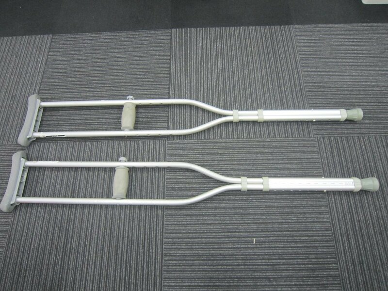 アルミ製松葉杖　2本セット　中古　メーカー不明　参考身長157cm～178cm