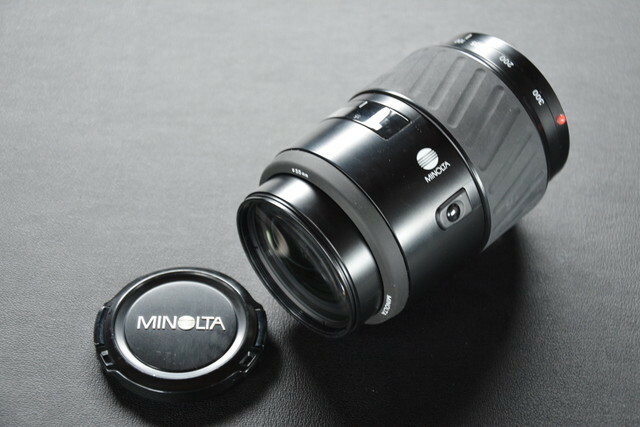 古いカメラのレンズ MINOLTA AF ZOOM 100-300mm 1:4.5(32)-5.6 検索用語→A10内ミノルタ