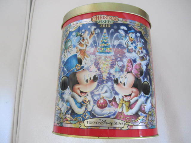 Disney Land で購入のミッキー＆ミニーのお菓子の缶