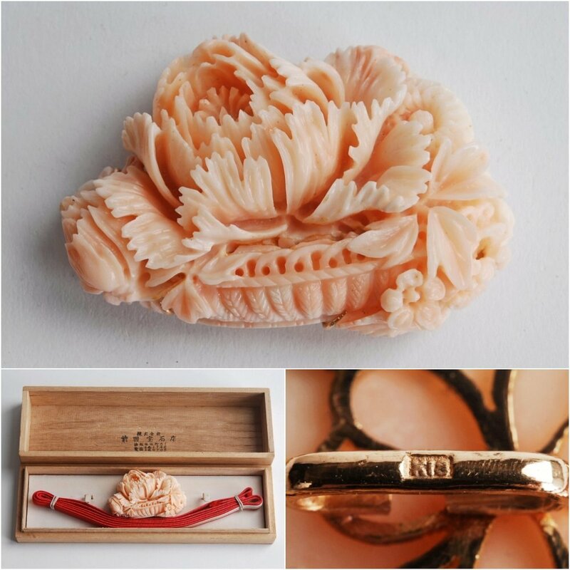 帯留　桃珊瑚　サンゴ　花籠文彫　Ｋ１８製金具　４５×６５ｍｍ　６６．５ｇ 　和装小物