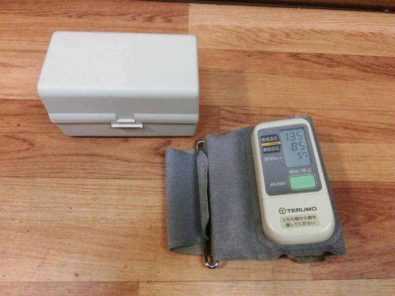 ●　terumo テルモ　腕帯一体型血圧計 腕(ワン)タッチ ES-P202 簡単デジタル血圧計 動作品　美品　●