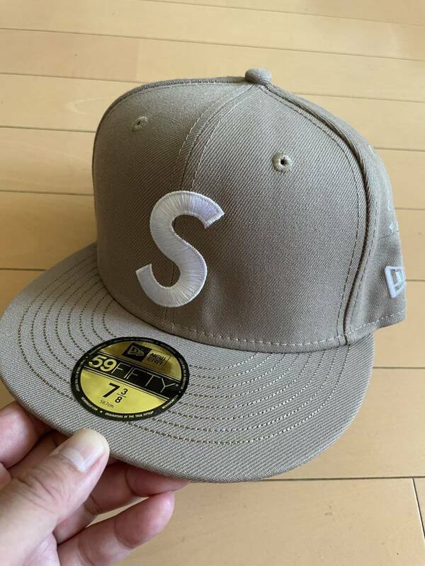 SUPREME ニューエラ 59FIFTY CHARACTERS S LOGO FITTED CAP BROWN シュプリーム NEW ERA ブラウン 帽子 キャップ コラボ ハット