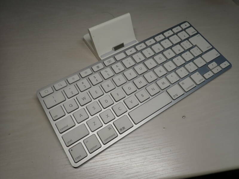 Apple A1359　iPad Keyboard Dock A1359 動作未確認