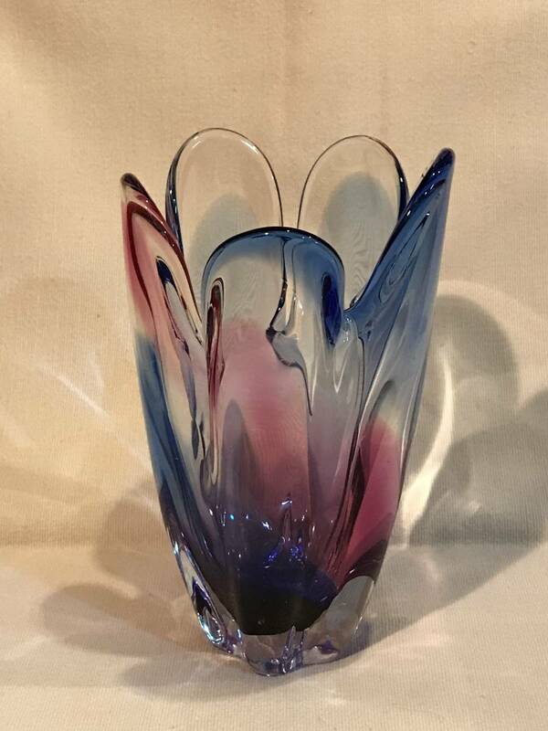 Ａ6250●美しい色 レトロ ガラス花瓶 ブルー～パープルピンク グラデーション 花型 約φ5.5～13×ｈ22㎝ スレキズ汚れ小欠けなどあり