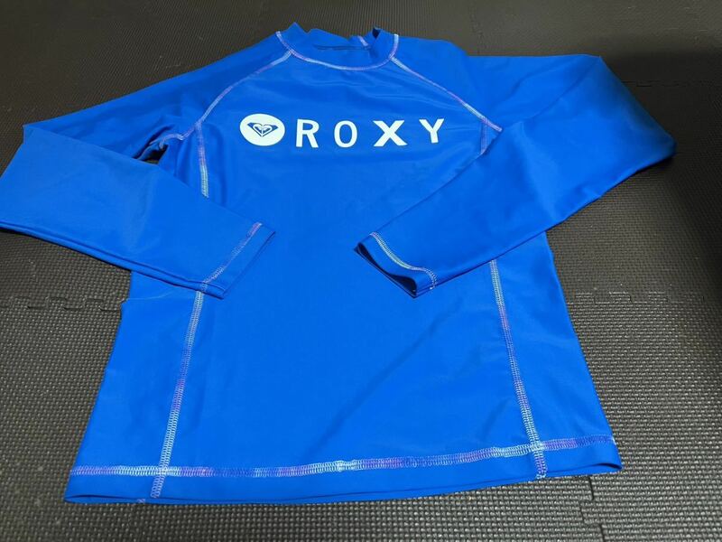 新品ROXY青、ロゴ白ラッシュガード　サイズＭ