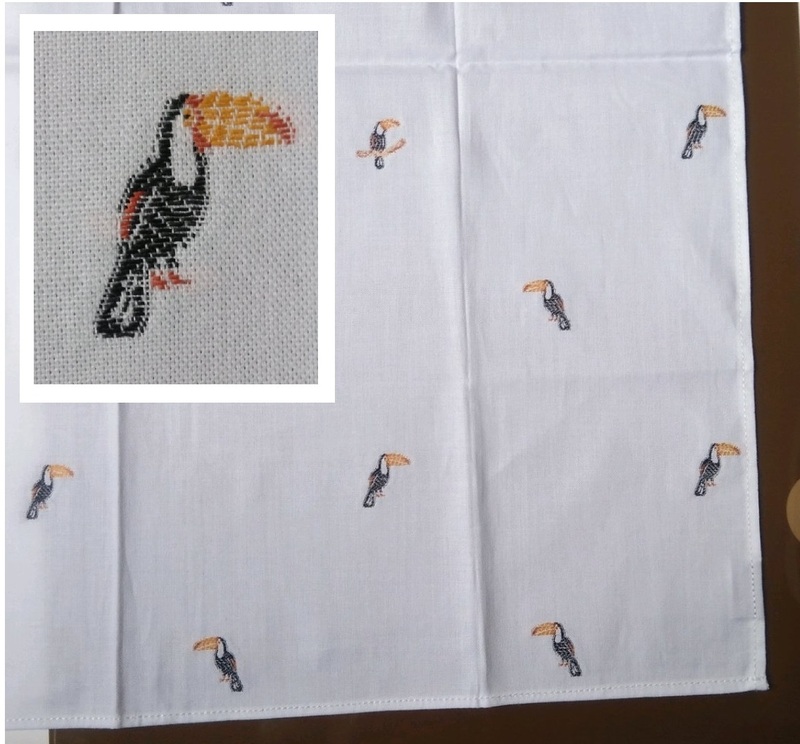《送込》(243)ハンカチ　鳥の柄　刺繍　白地　綿100％　約45㎝角　未使用　個包装なし　COCO WALK