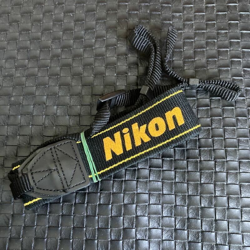 【新品未使用・送料無料】Nikon 純正ストラップ 黒(ブラック)　黄色(イエロー)　ニコン
