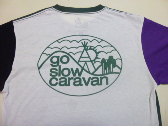美品 go slow caravan ゴースローキャラバン 半袖Tシャツ サイズ３ギャングカラー 深緑＋紫＋黒＋アイボリー バックロゴプリント