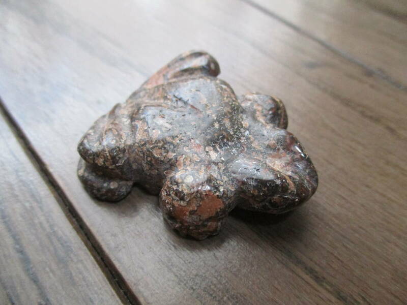 カエル　フロッグ　石製　フィギュア　茶系　自然石　ネックレス　隕石？　宝石　宝飾　長さ4cm程度　クリックポスト