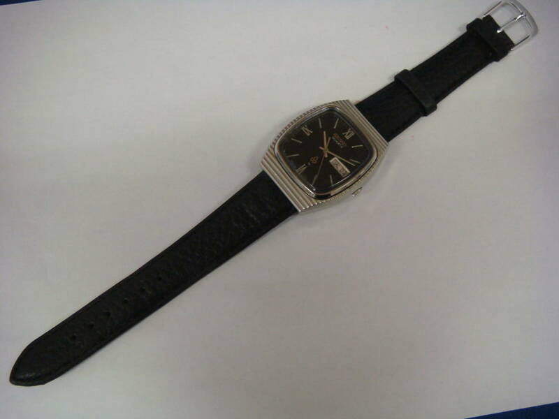 ◆◇203Z【1976年モデル】珍品ケース0843セイコーヘソ付きクオーツ青ダイヤル腕時計（動品）◇◆