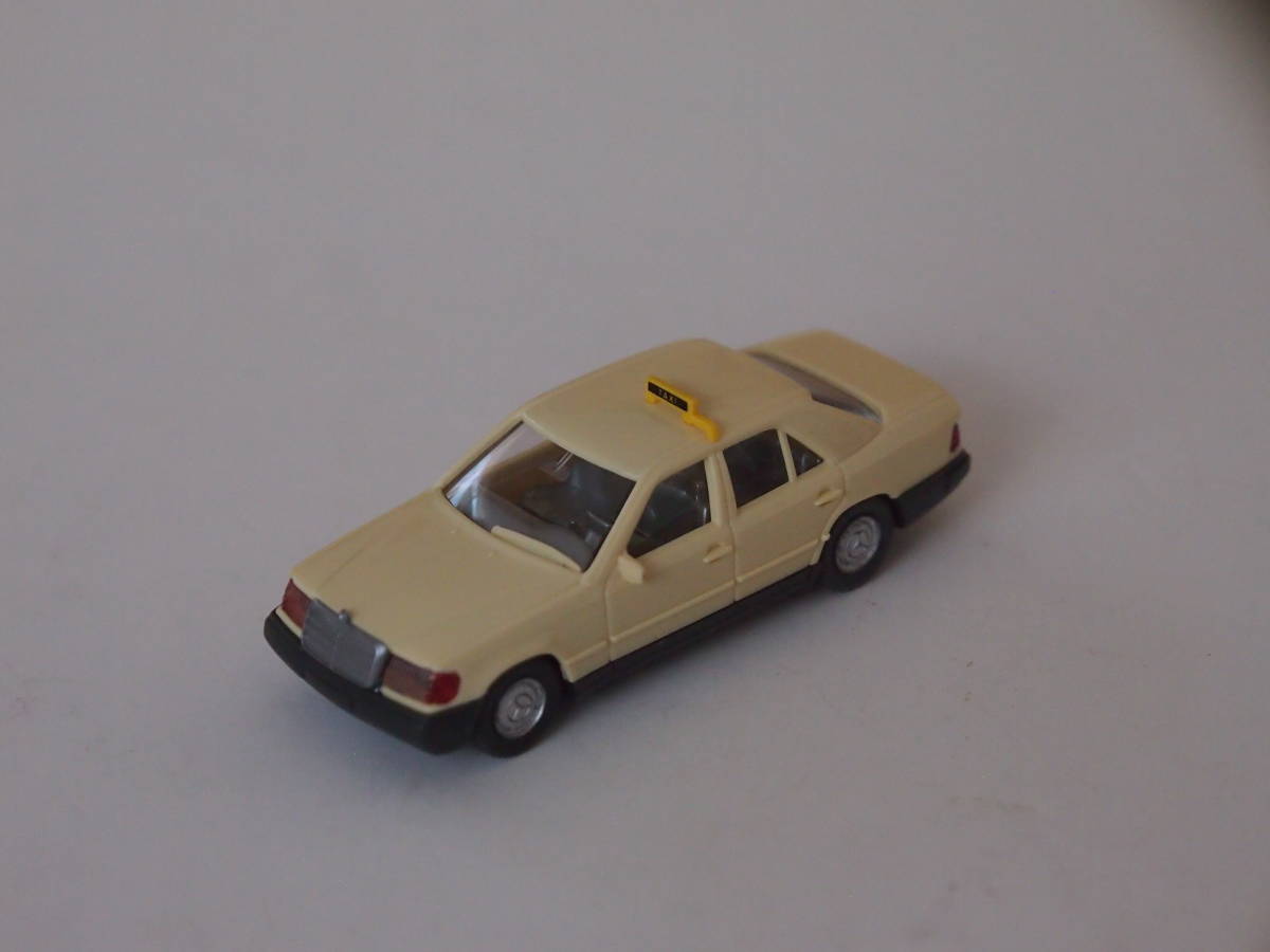 WIKING 1/87 (14 149) Mercedes-Benz 260 E Taxi (ivory）初期モデル 西ベルリン製