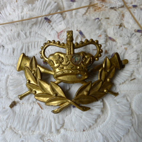 英国 アンティーク 真鍮製 ブラス ゴールド 王冠 装飾品 撮影用 インテリア フランスブロカント イギリス蚤の市 ヨーロッパ雑貨 531