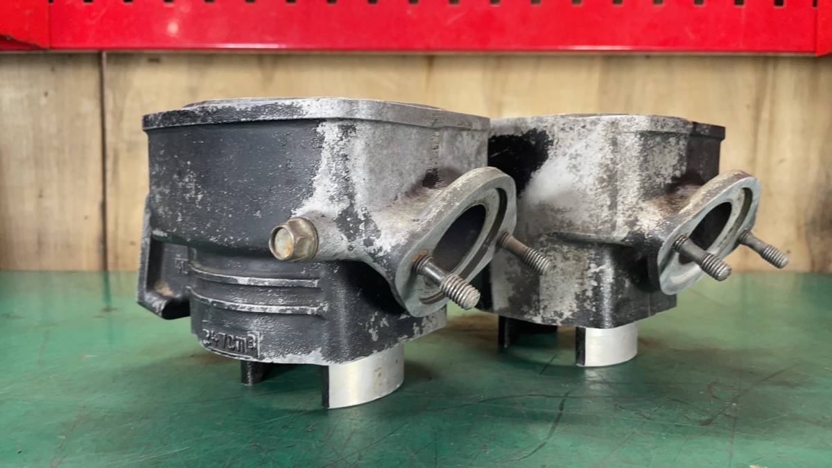RZ250 ４L３ 純正部品 シリンダー左:4L1-11311-01 & 右:4L1-11321-01 ノーマル 当時モノ 予備ストックしてました