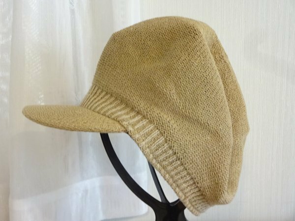 □ 東田 □レディース・メンズ　ベージュ色　編み込みニット帽　つば付きニット　サイズ５７cm〜５９cm　キャップ　帽子