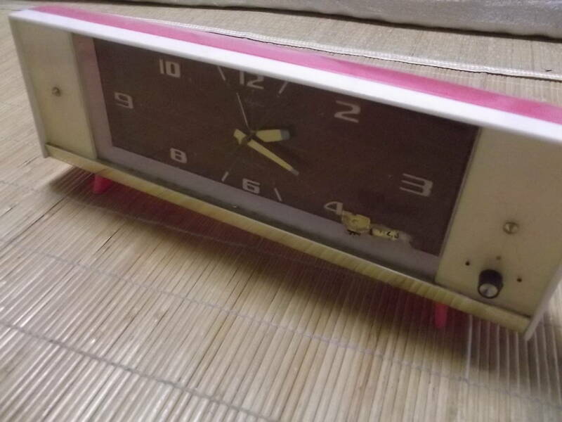 当時物　昭和レトロ　リズム時計製　置時計　ピンク