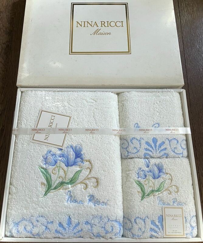 〈NINA RICCI ニナリッチ〉超厚地！バスタオル1+フェイスタオル2 計3枚セット　織地模様入・花柄刺繍入　